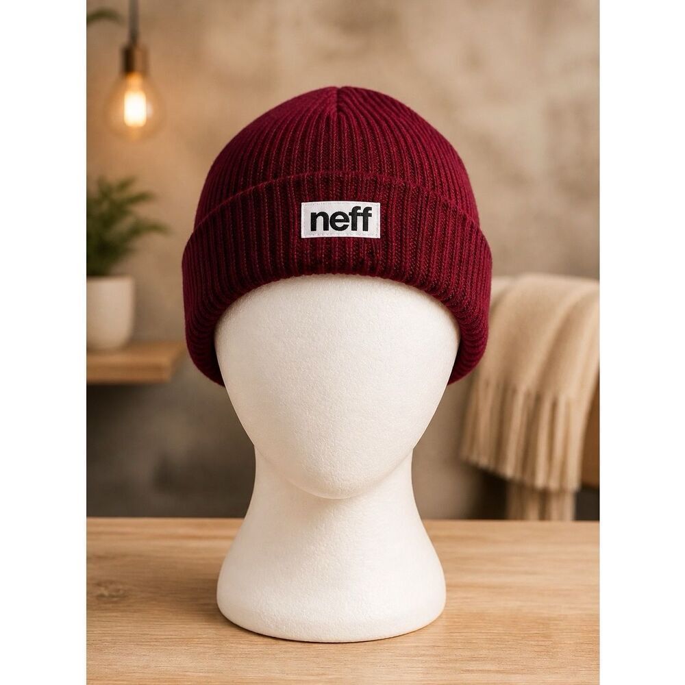 NEFF BEANIE IN MAROON EUC